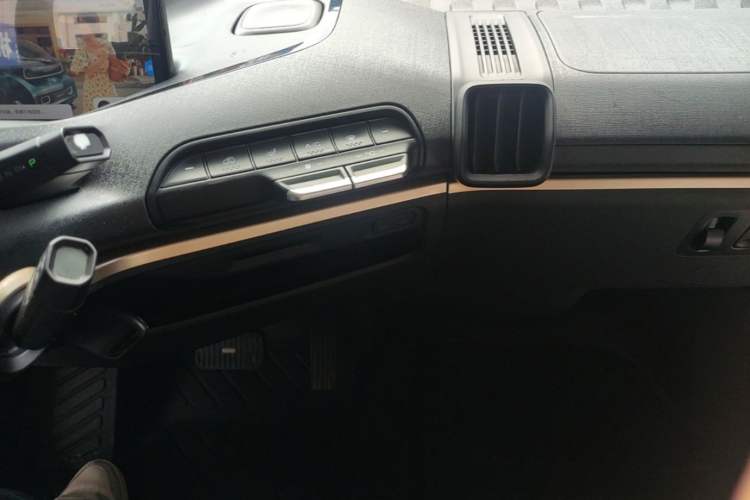 Used Baojun KiWi EV 2022 Designer Lite Edition Ternary Lithium Audio And AC Panel