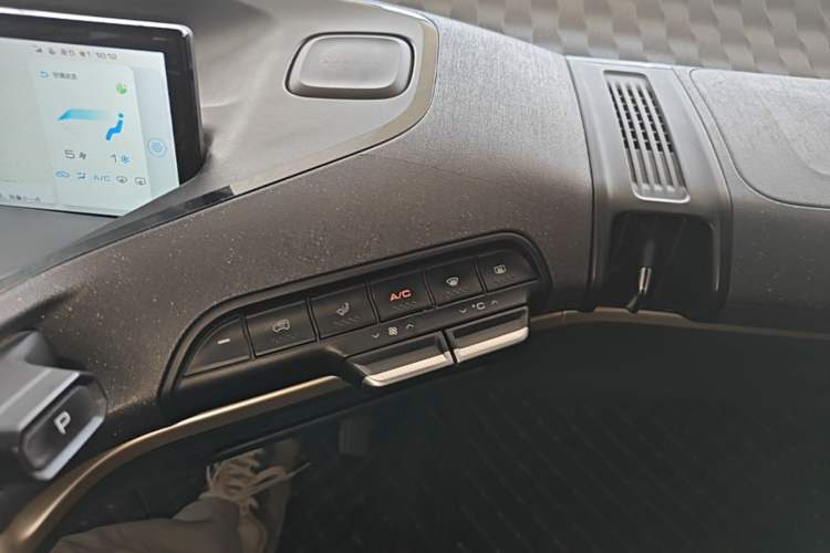 Used Baojun KiWi EV 2022 Artist Lite Edition Lithium Iron Phosphate Audio And AC Panel