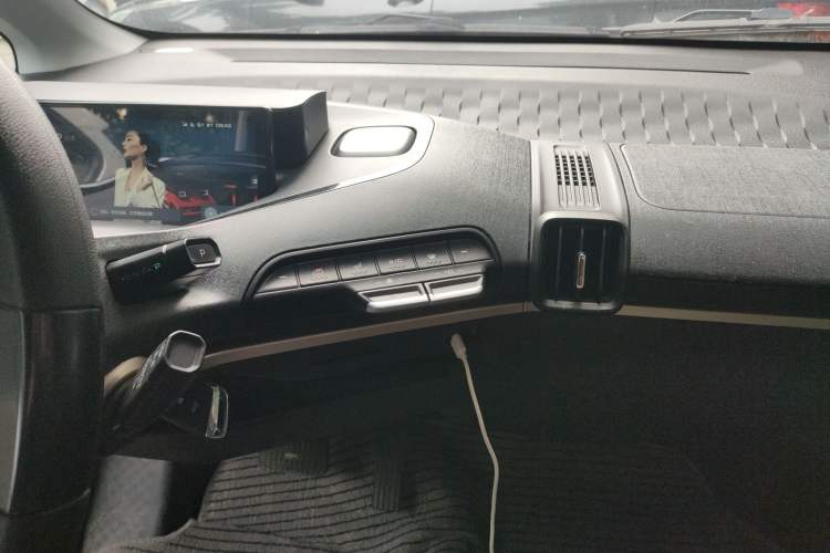 Used Baojun KiWi EV 2022 Designer Lite Edition Lithium Iron Phosphate Audio And AC Panel