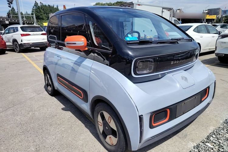 Used Baojun KiWi EV 2022 Designer Lite Edition Ternary Lithium Front Right 45 Deg