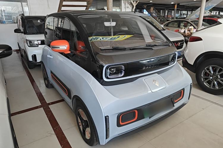 Used Baojun KiWi EV 2022 Artist Lite Edition Lithium Iron Phosphate Front Right 45 Deg