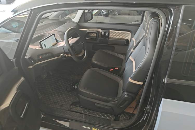 Used Baojun KiWi EV 2022 Artist Lite Edition Lithium Iron Phosphate Left Front Seat