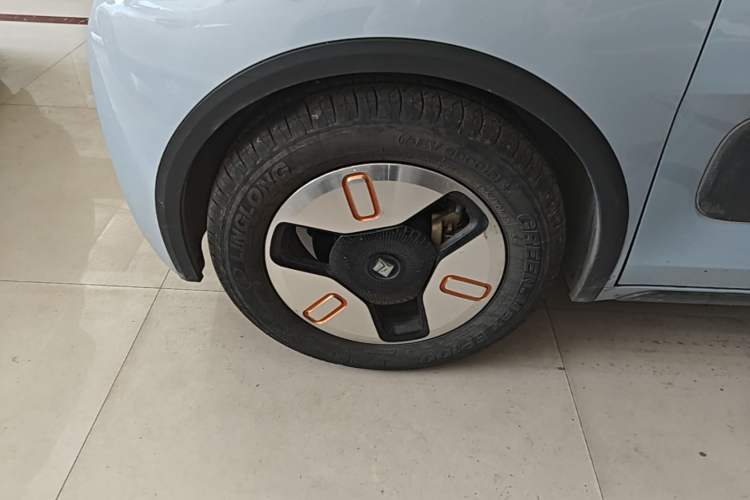 Used Baojun KiWi EV 2022 Artist Lite Edition Lithium Iron Phosphate Left Front Wheel Hub