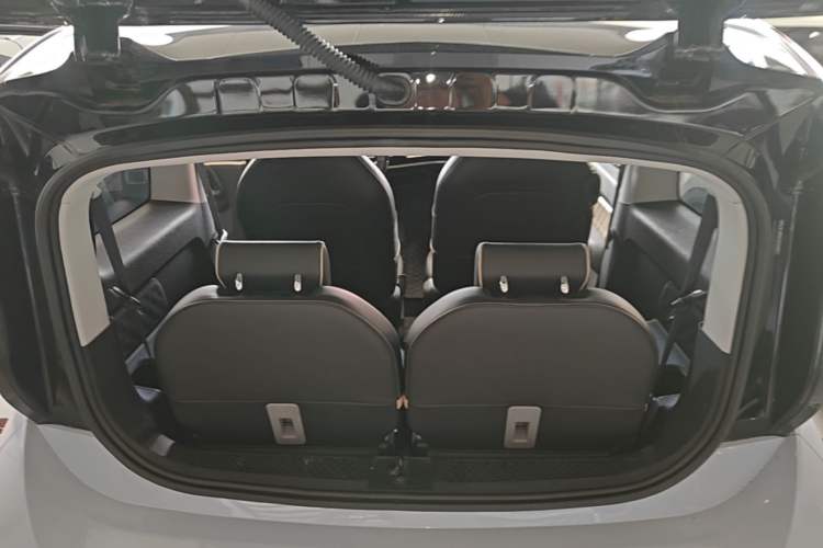 Used Baojun KiWi EV 2022 Artist Lite Edition Lithium Iron Phosphate Trunk