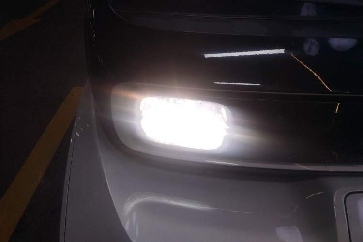 Used Baojun KiWi EV 2022 Designer Lite Edition Lithium Iron Phosphate Right Front Headlight