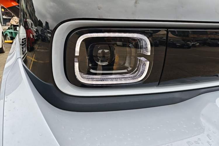 Used Baojun KiWi EV 2022 Artist Lite Edition Ternary Lithium Right Front Headlight