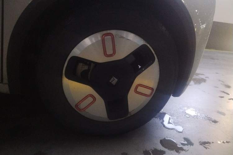 Used Baojun KiWi EV 2022 Designer Lite Edition Lithium Iron Phosphate Right Front Wheel Hub