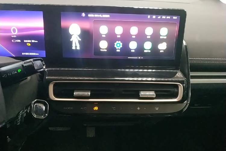 Used Baojun KiWi EV 2022 Artist Lite Edition Ternary Lithium Audio And AC Panel