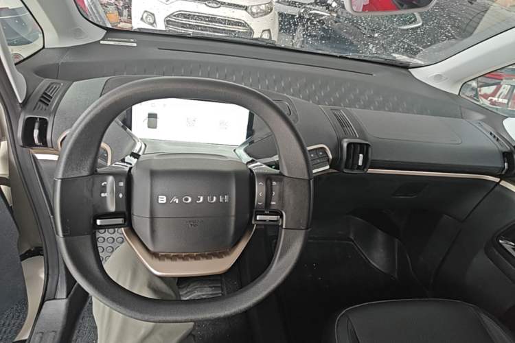 Used Baojun KiWi EV 2022 Artist Lite Edition Ternary Lithium Center Console