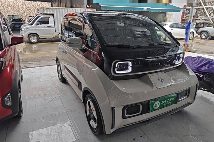 Used Baojun KiWi EV 2022 Artist Lite Edition Ternary Lithium Front Right 45 Deg