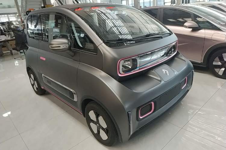 Used Baojun KiWi EV 2022 Artist Lite Edition Ternary Lithium Front Right 45 Deg