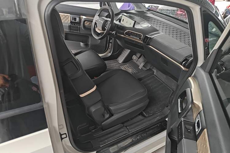 Used Baojun KiWi EV 2022 Artist Lite Edition Ternary Lithium Right Front Seat