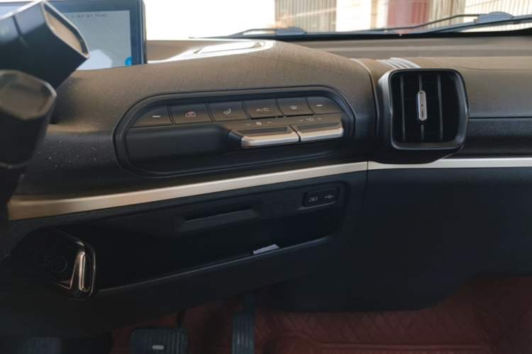 Used Baojun KiWi EV 2022 Designer Lite Edition Ternary Lithium Audio And AC Panel
