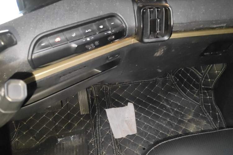Used Baojun KiWi EV 2022 Designer Lite Edition Ternary Lithium Audio And AC Panel