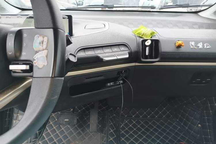 Used Baojun KiWi EV 2022 Artist Lite Edition Ternary Lithium Audio And AC Panel