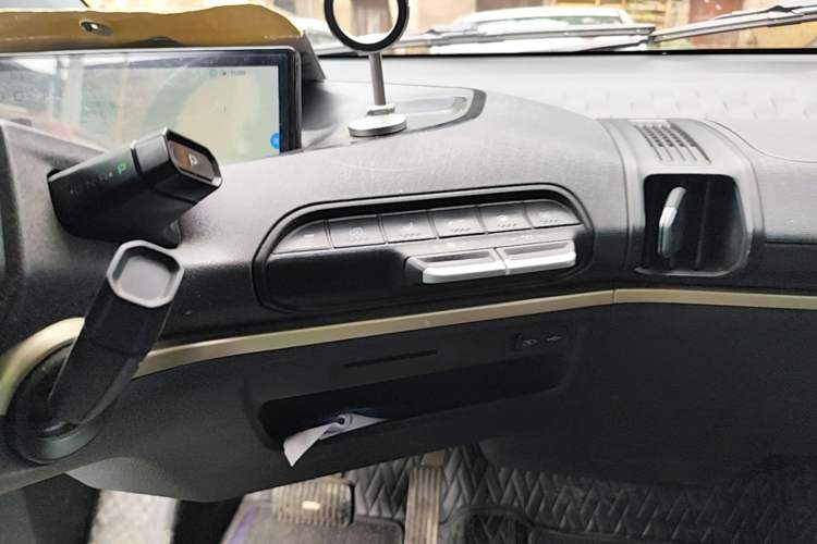 Used Baojun KiWi EV 2022 Artist Lite Edition Ternary Lithium Audio And AC Panel