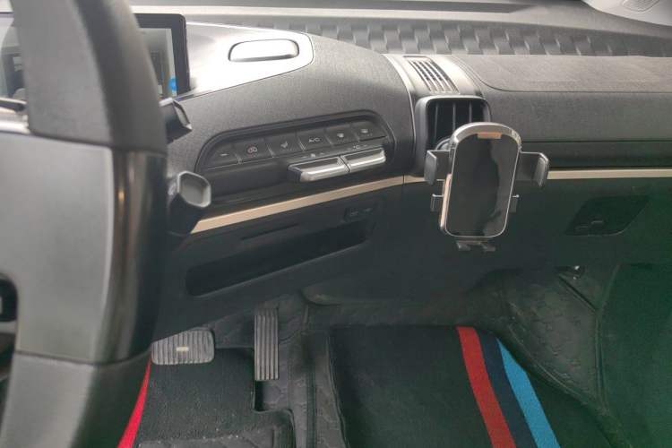 Used Baojun KiWi EV 2022 Artist Lite Edition Ternary Lithium Audio And AC Panel