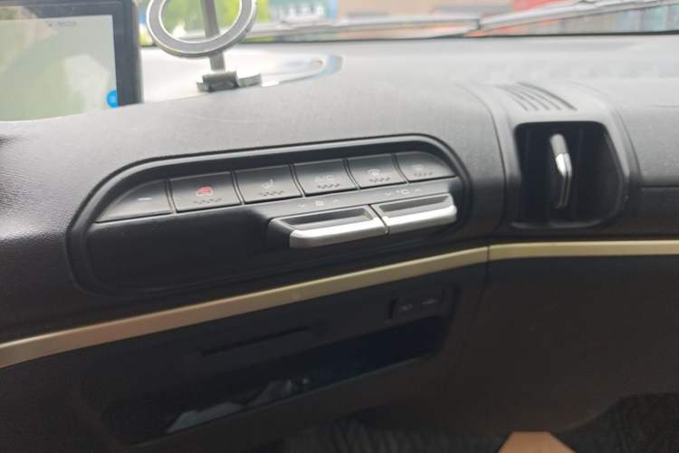 Used Baojun KiWi EV 2022 Artist Lite Edition Ternary Lithium Audio And AC Panel