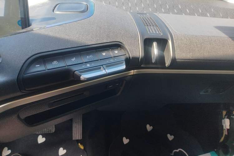 Used Baojun KiWi EV 2022 Designer Lite Edition Ternary Lithium Audio And AC Panel