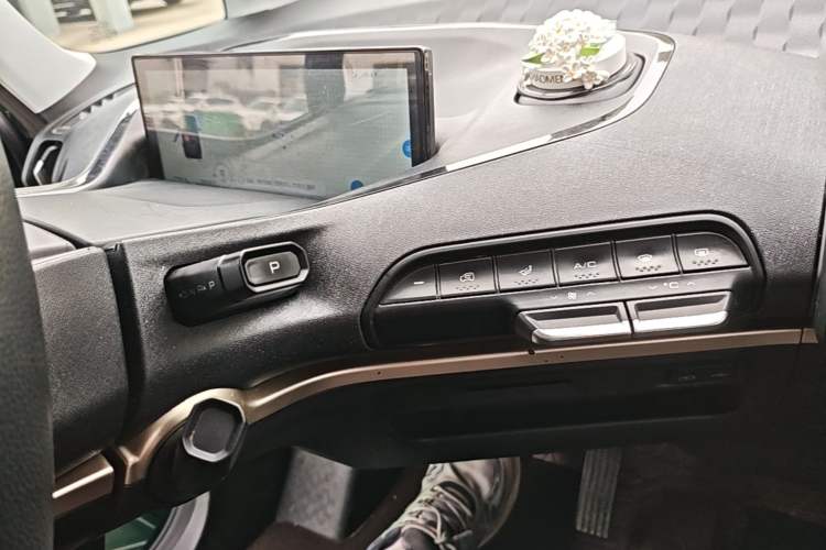 Used Baojun KiWi EV 2022 Artist Lite Edition Ternary Lithium Audio And AC Panel