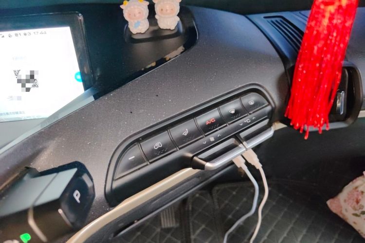 Used Baojun KiWi EV 2022 Artist Lite Edition Ternary Lithium Audio And AC Panel