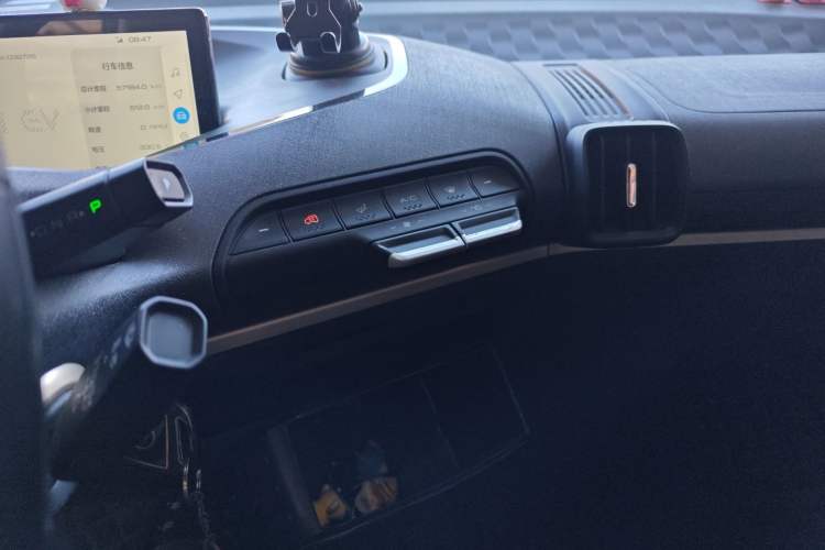 Used Baojun KiWi EV 2022 Designer Lite Edition Ternary Lithium Audio And AC Panel