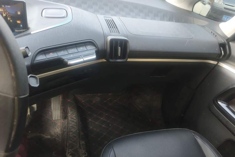 Used Baojun KiWi EV 2022 Designer Lite Edition Lithium Iron Phosphate Audio And AC Panel