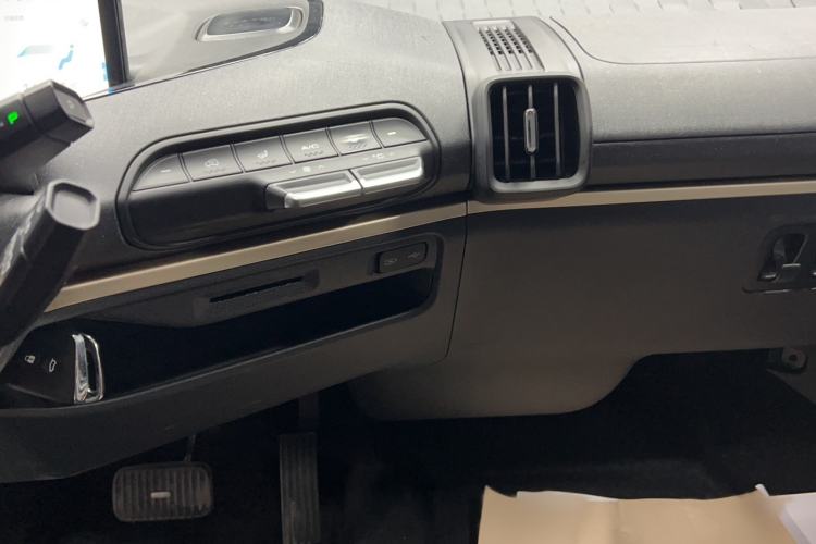 Used Baojun KiWi EV 2022 Designer Lite Edition Ternary Lithium Audio And AC Panel
