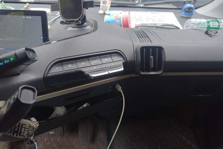 Used Baojun KiWi EV 2022 Designer Lite Edition Ternary Lithium Audio And AC Panel
