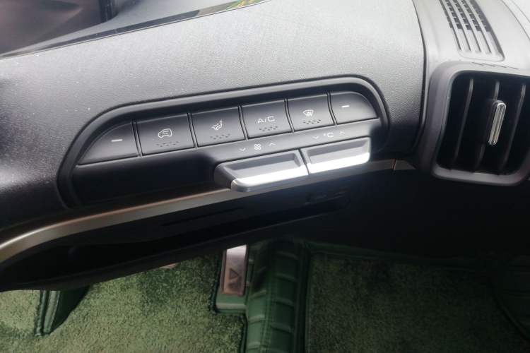 Used Baojun KiWi EV 2022 Designer Lite Edition Ternary Lithium Audio And AC Panel
