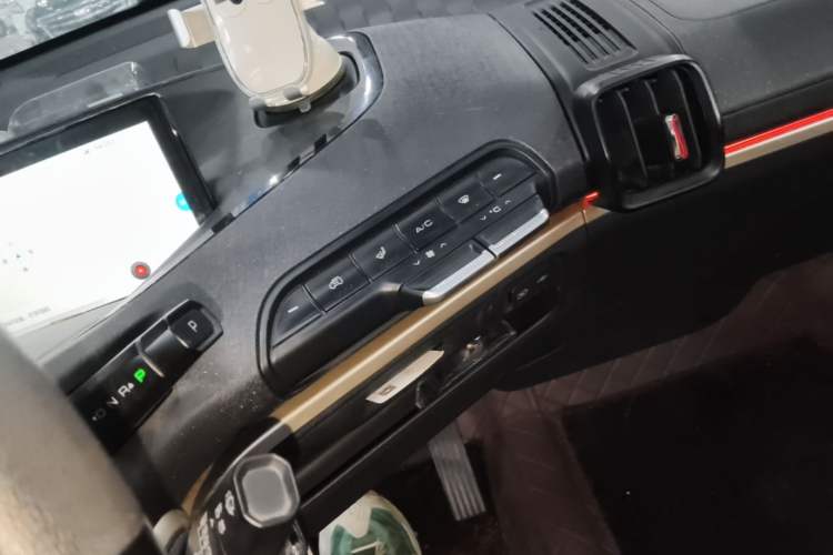 Used Baojun KiWi EV 2022 Designer Lite Edition Ternary Lithium Audio And AC Panel
