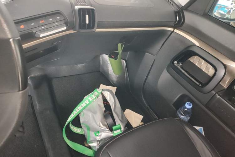 Used Baojun KiWi EV 2022 Artist Lite Edition Ternary Lithium Audio And AC Panel