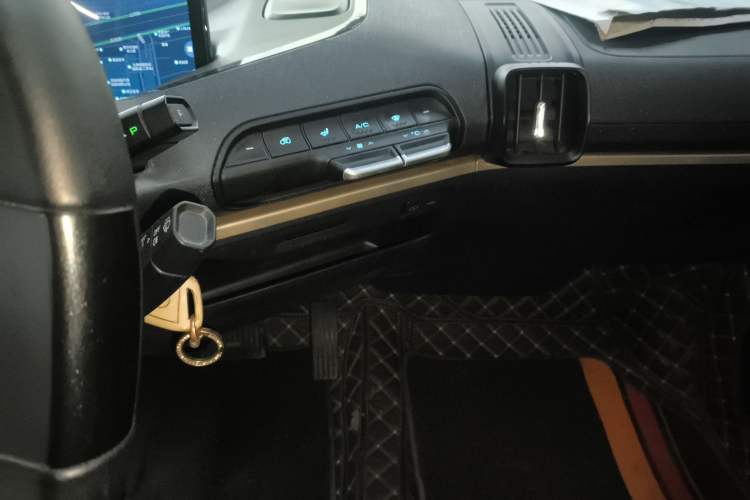 Used Baojun KiWi EV 2022 Designer Lite Edition Ternary Lithium Audio And AC Panel