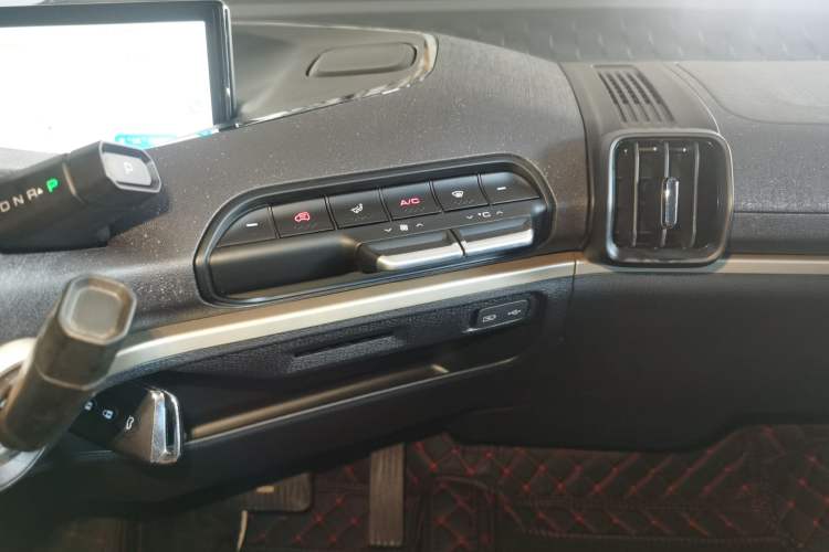 Used Baojun KiWi EV 2022 Designer Lite Edition Lithium Iron Phosphate Audio And AC Panel