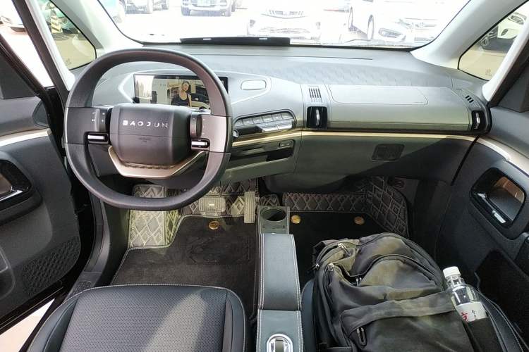 Used Baojun KiWi EV 2022 Designer Lite Edition Lithium Iron Phosphate Center Console
