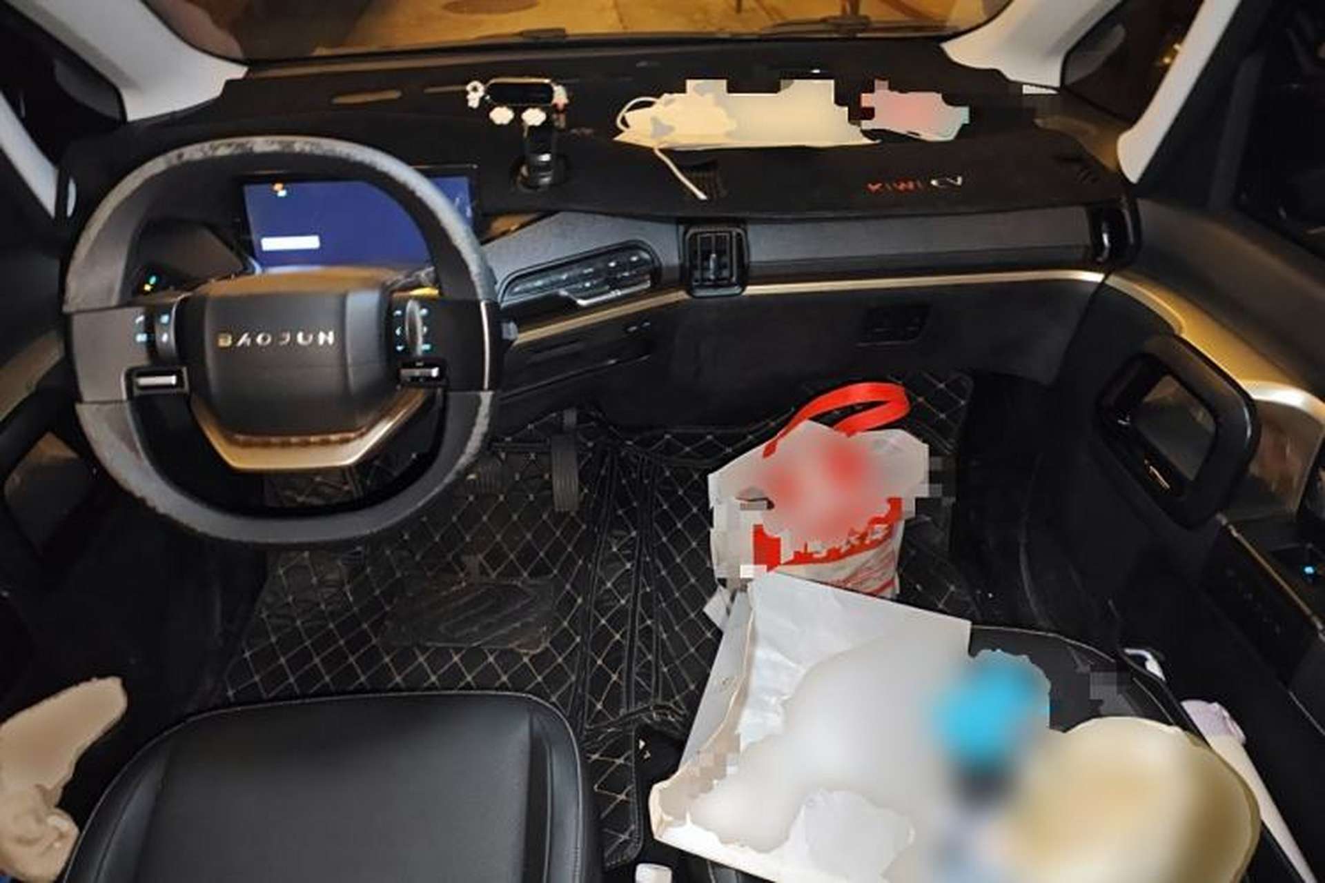 Used Baojun KiWi EV 2022 Artist Lite Edition Lithium Iron Phosphate Center Console