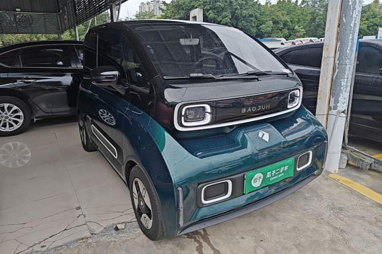 Used Baojun KiWi EV 2022 Artist Lite Edition Lithium Iron Phosphate Front Right 45 Deg