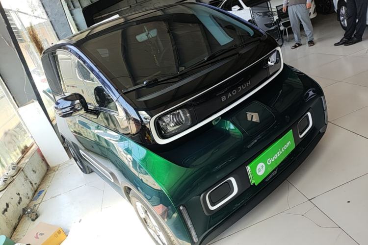 Used Baojun KiWi EV 2022 Designer Lite Edition Ternary Lithium Front Right 45 Deg