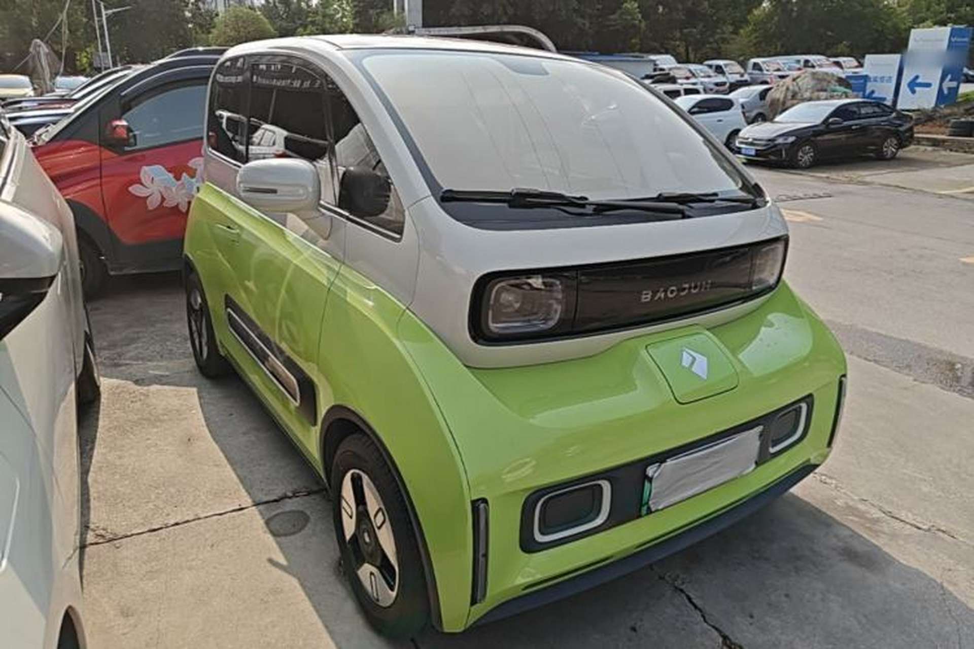 Used Baojun KiWi EV 2022 Artist Lite Edition Ternary Lithium Front Right 45 Deg
