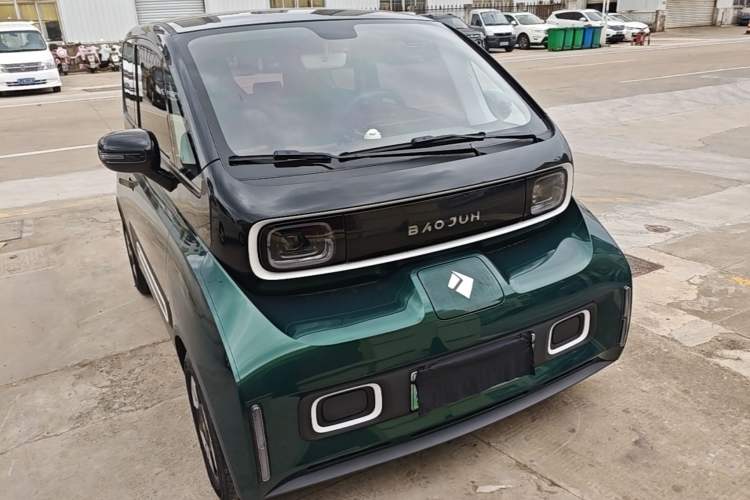 Used Baojun KiWi EV 2022 Artist Lite Edition Ternary Lithium Front Right 45 Deg