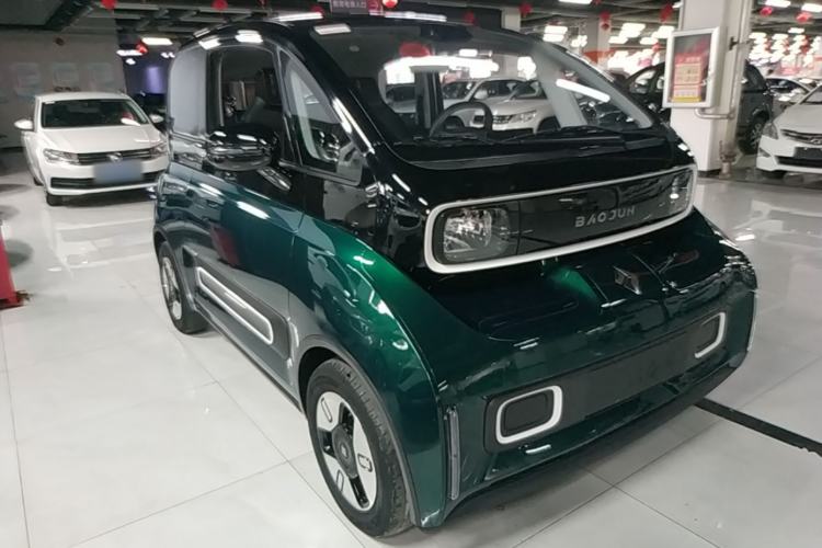 Used Baojun KiWi EV 2022 Designer Lite Edition Ternary Lithium Front Right 45 Deg