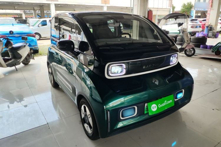 Used Baojun KiWi EV 2022 Artist Lite Edition Ternary Lithium Front Right 45 Deg