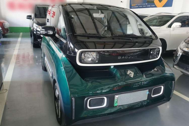 Used Baojun KiWi EV 2022 Designer Lite Edition Lithium Iron Phosphate Front Right 45 Deg