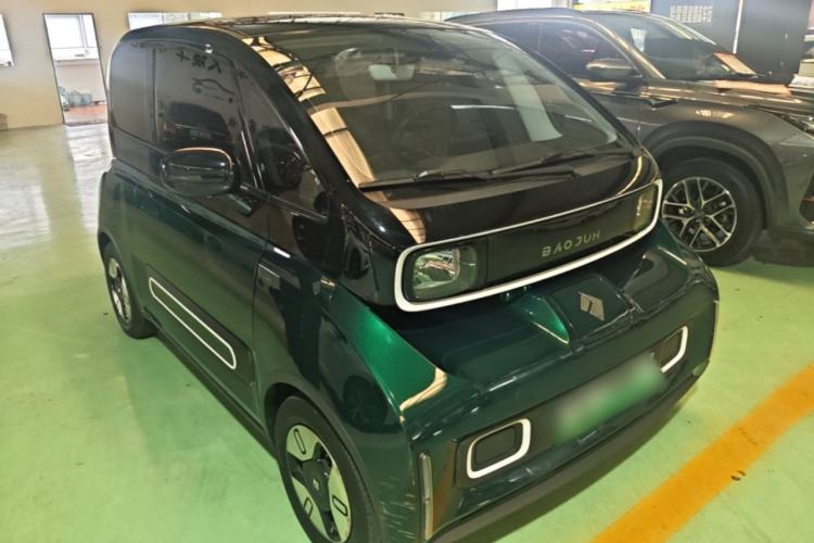 Used Baojun KiWi EV 2022 Designer Lite Edition Lithium Iron Phosphate Front Right 45 Deg