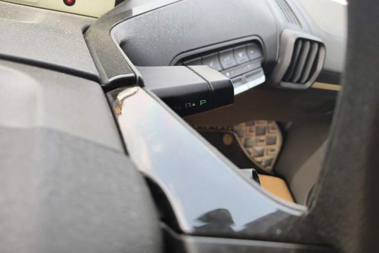 Used Baojun KiWi EV 2022 Artist Lite Edition Lithium Iron Phosphate Gear Lever