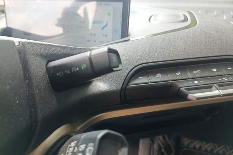 Used Baojun KiWi EV 2022 Artist Lite Edition Lithium Iron Phosphate Gear Lever