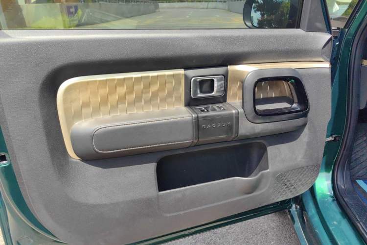 Used Baojun KiWi EV 2022 Artist Lite Edition Lithium Iron Phosphate Interior 11