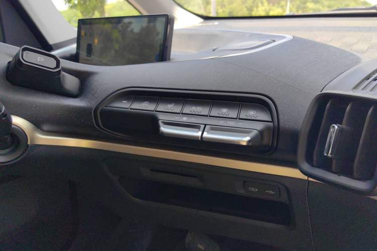 Used Baojun KiWi EV 2022 Artist Lite Edition Lithium Iron Phosphate Interior 5