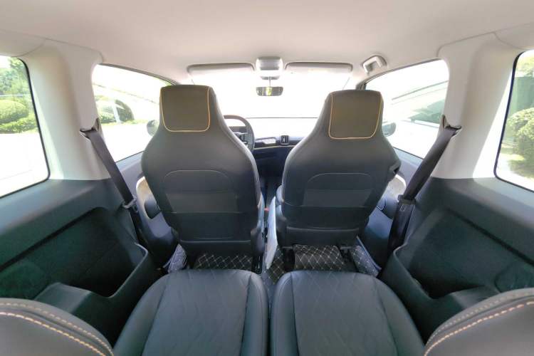 Used Baojun KiWi EV 2022 Artist Lite Edition Lithium Iron Phosphate Interior 8