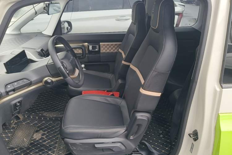 Used Baojun KiWi EV 2022 Artist Lite Edition Lithium Iron Phosphate Left Front Seat
